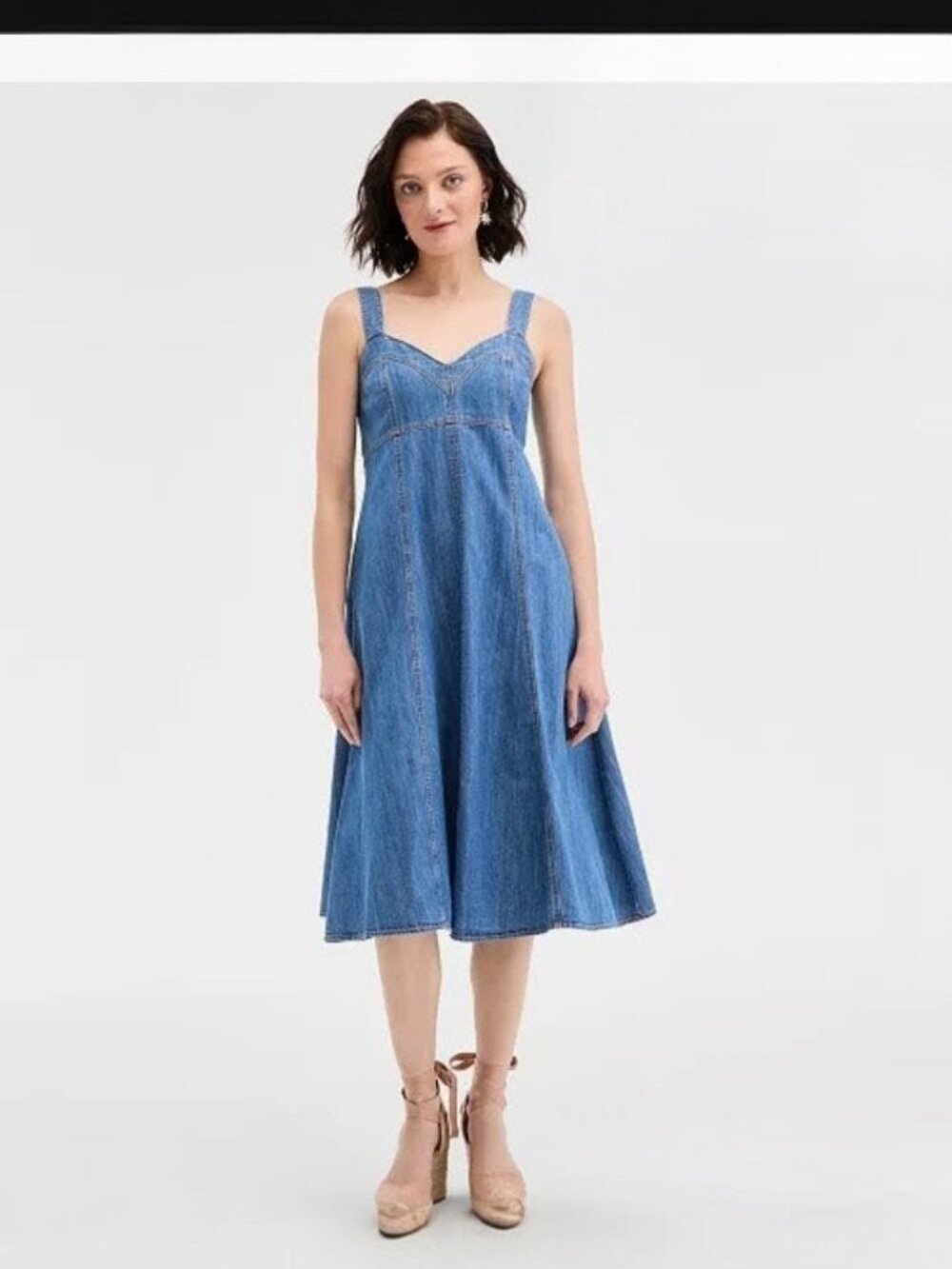 On 34th midi sweet heart neck jean dress with pockets. Size S